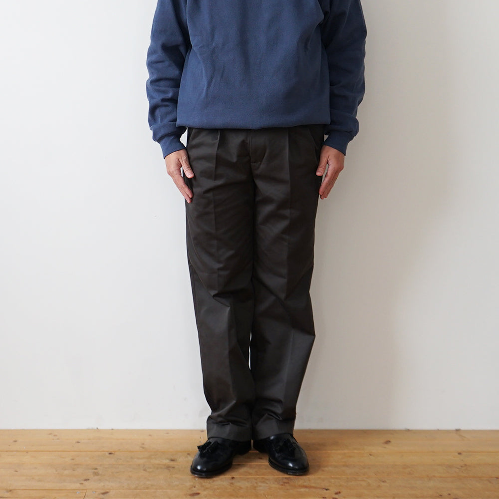 FOUNDOUR - T/C TWILL TUCK TROUSERS