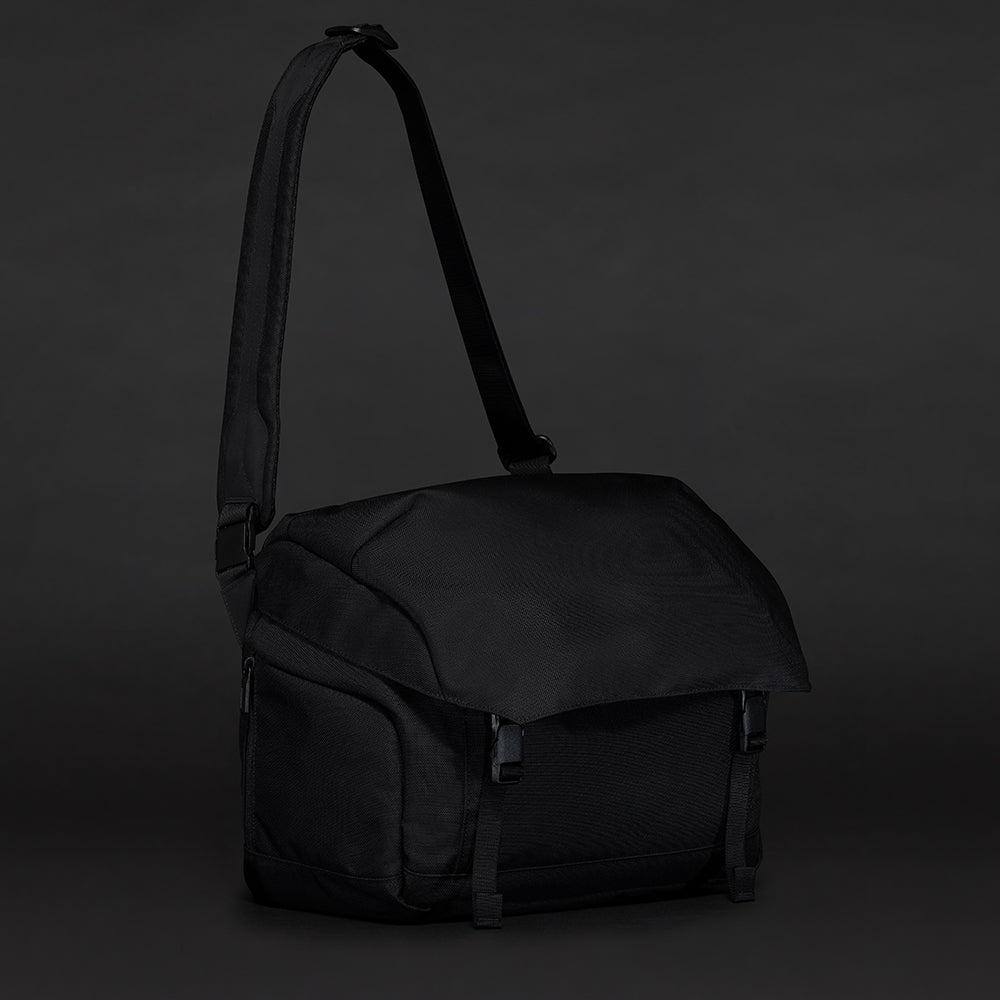 バッグ monolith SHOULDER PRO FLAP M BLACK MONOLITH - SHOULDER PRO FLAP M – IN MY BOOK STORE