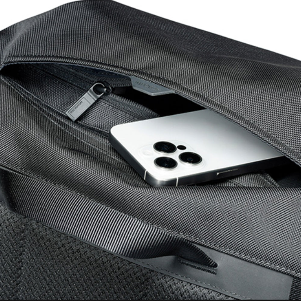 MONOLITH - SHOULDER PRO FLAP M – IN MY BOOK STORE
