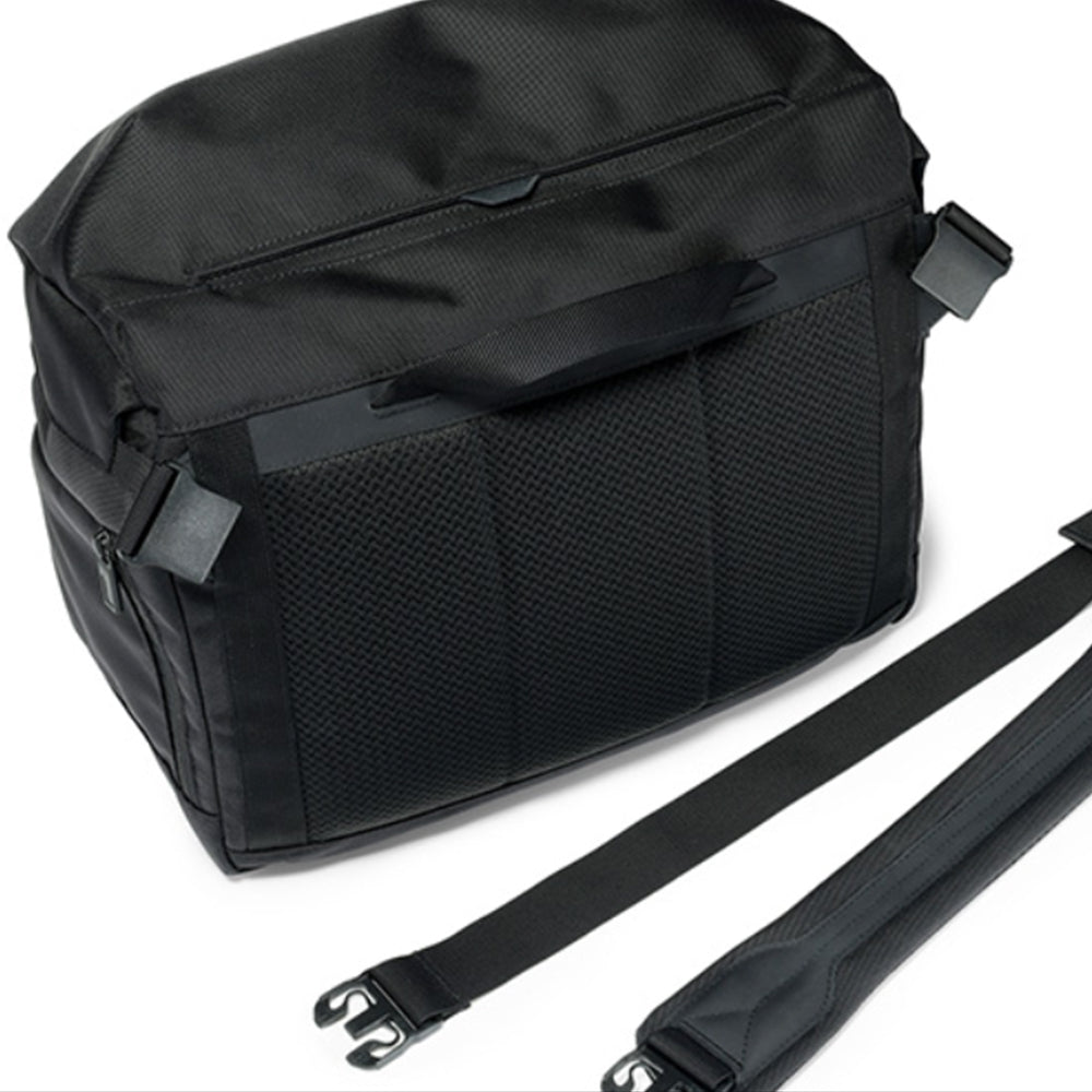 MONOLITH - SHOULDER PRO FLAP M – IN MY BOOK STORE